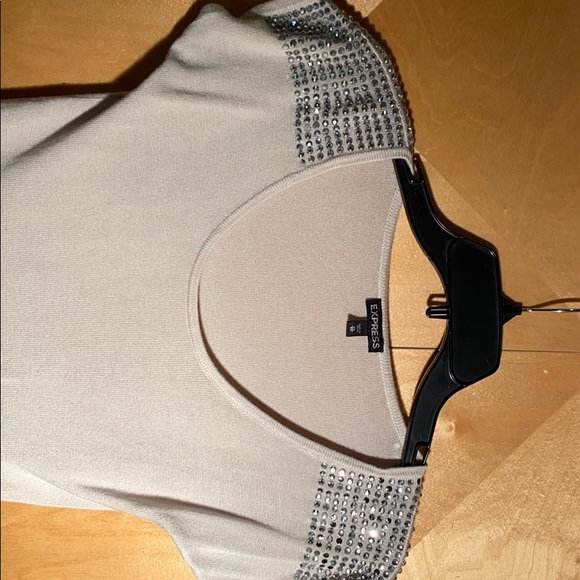 EXPRESS - Picture 2 of 4